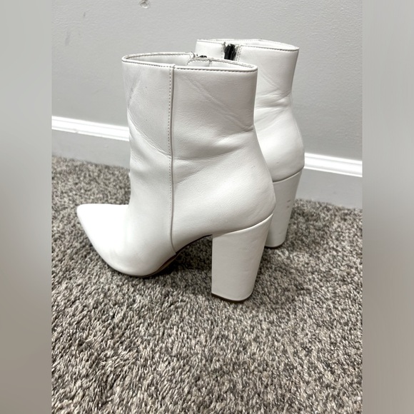 JustFab White Ankle Pointed Toe Heeled Booties Size 8.5 EUC - Picture 2 of 9